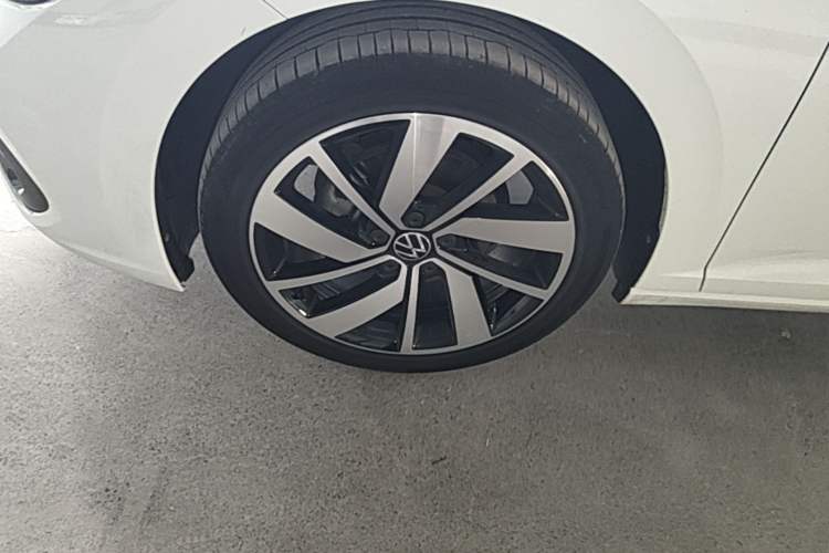 Used Volkswagen Sagitar 2023 300TSI DSG Excellence Edition Left Front Wheel Hub