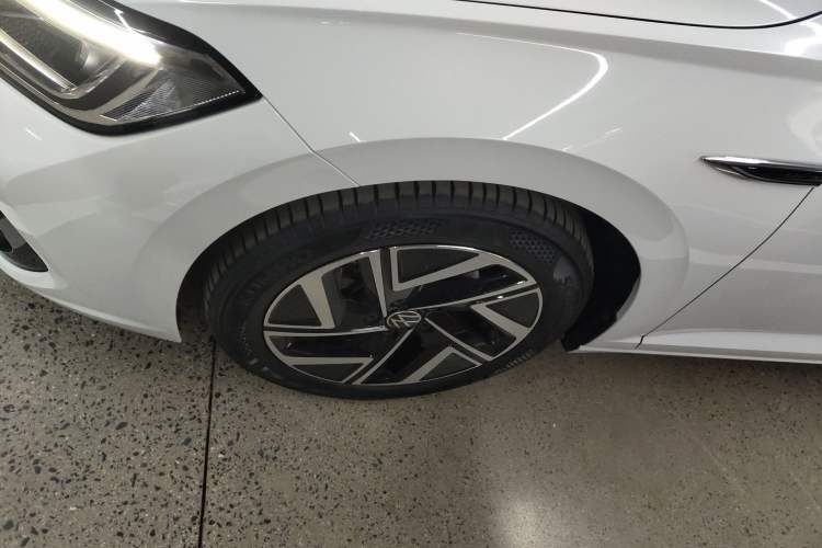 Used Volkswagen Sagitar 2023 300TSI DSG Excellence Edition Left Front Wheel Hub
