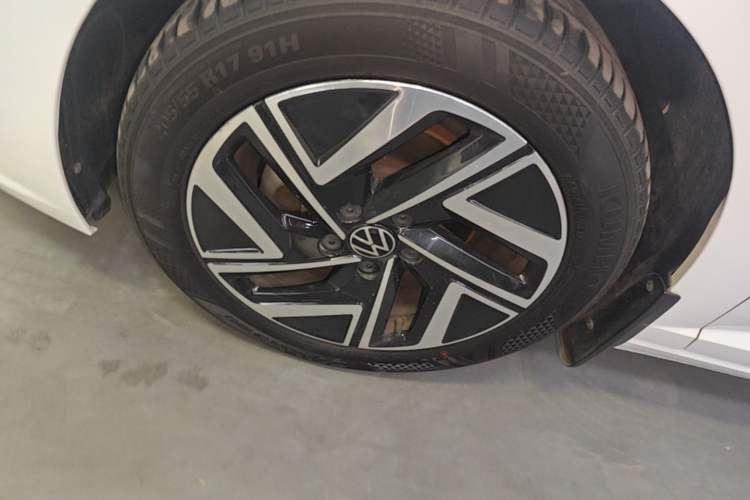 Used Volkswagen Sagitar 2023 300TSI DSG Excellence Edition Left Front Wheel Hub