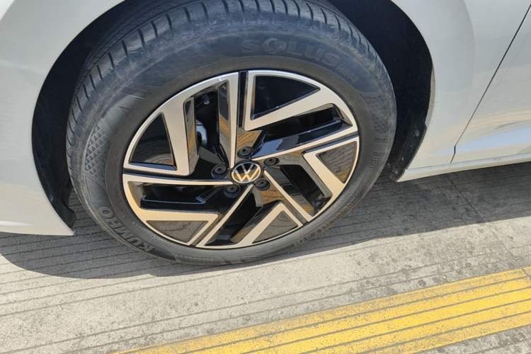 Used Volkswagen Sagitar 2023 300TSI DSG Excellence Edition Left Front Wheel Hub