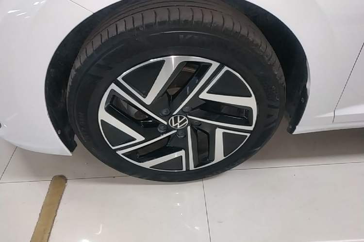 Used Volkswagen Sagitar 2023 300TSI DSG Excellence Edition Left Front Wheel Hub