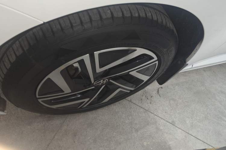 Used Volkswagen Sagitar 2023 300TSI DSG Excellence Edition Left Front Wheel Hub