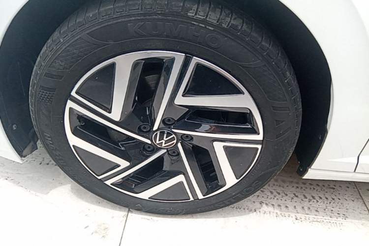 Used Volkswagen Sagitar 2023 300TSI DSG Excellence Edition Left Front Wheel Hub