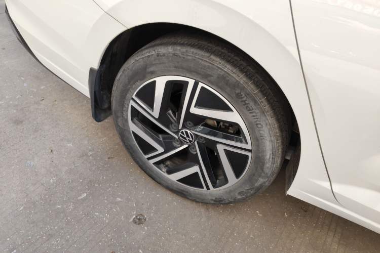 Used Volkswagen Sagitar 2023 300TSI DSG Excellence Edition Left Front Wheel Hub