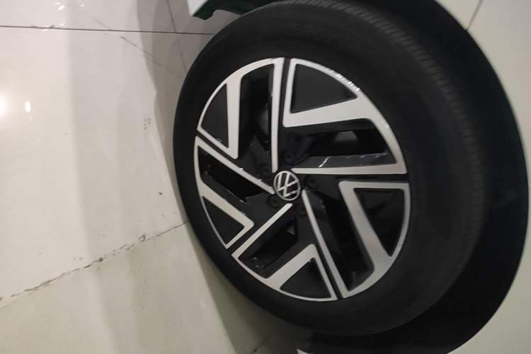 Used Volkswagen Sagitar 2023 300TSI DSG Excellence Edition Left Front Wheel Hub
