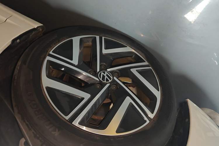 Used Volkswagen Sagitar 2023 300TSI DSG Excellence Edition Left Front Wheel Hub