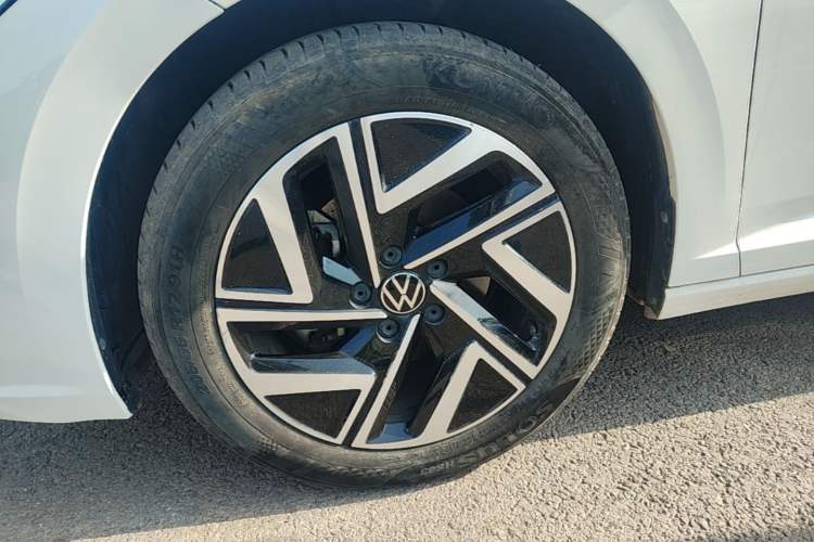 Used Volkswagen Sagitar 2023 300TSI DSG Excellence Edition Left Front Wheel Hub