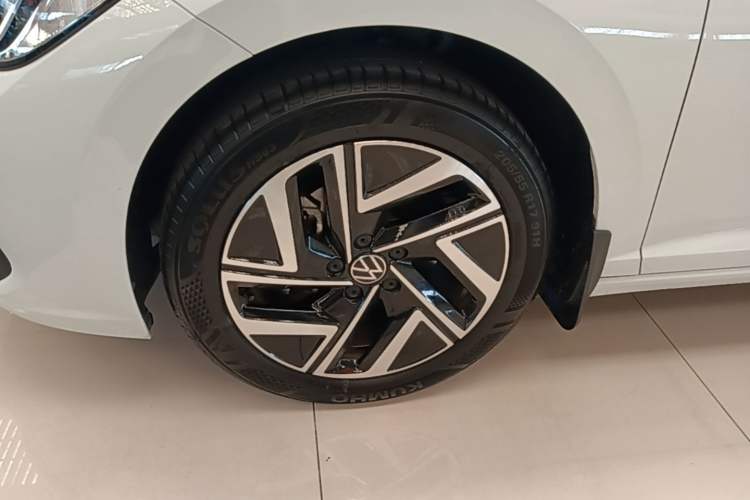 Used Volkswagen Sagitar 2023 300TSI DSG Excellence Edition Left Front Wheel Hub