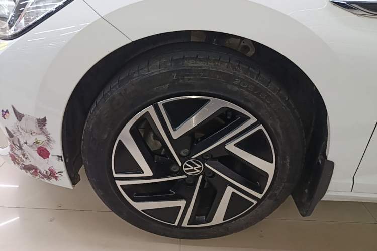 Used Volkswagen Sagitar 2023 300TSI DSG Excellence Edition Left Front Wheel Hub