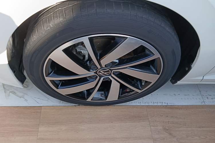 Used Volkswagen Sagitar 2023 300TSI DSG Excellence Edition Left Front Wheel Hub