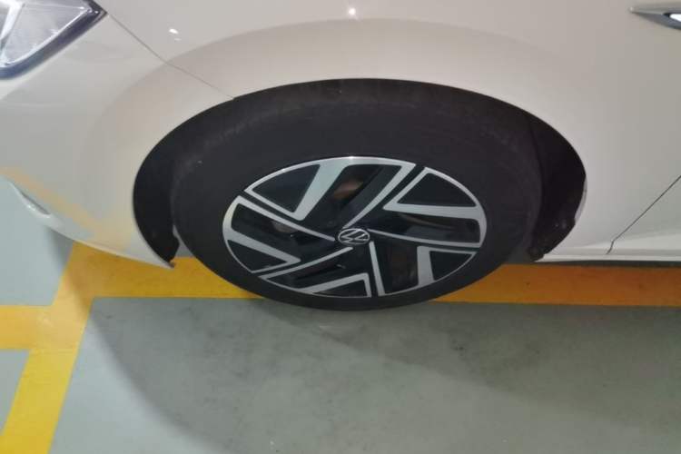 Used Volkswagen Sagitar 2023 300TSI DSG Excellence Edition Left Front Wheel Hub