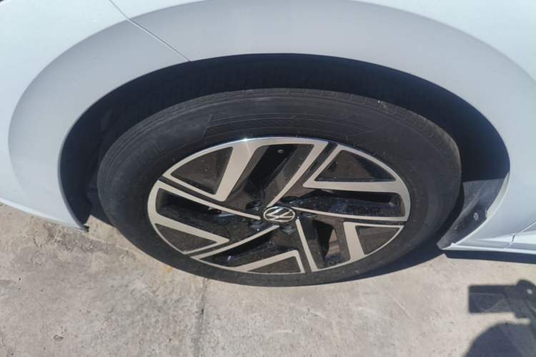 Used Volkswagen Sagitar 2023 300TSI DSG Excellence Edition Left Front Wheel Hub