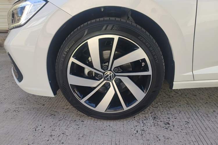 Used Volkswagen Sagitar 2023 300TSI DSG Excellence Edition Left Front Wheel Hub