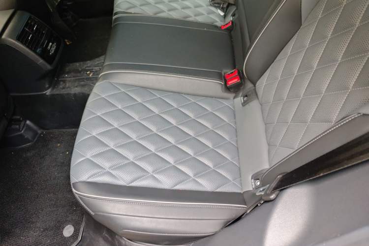 Used Volkswagen Sagitar 2023 300TSI DSG Excellence Edition Left Rear Seat