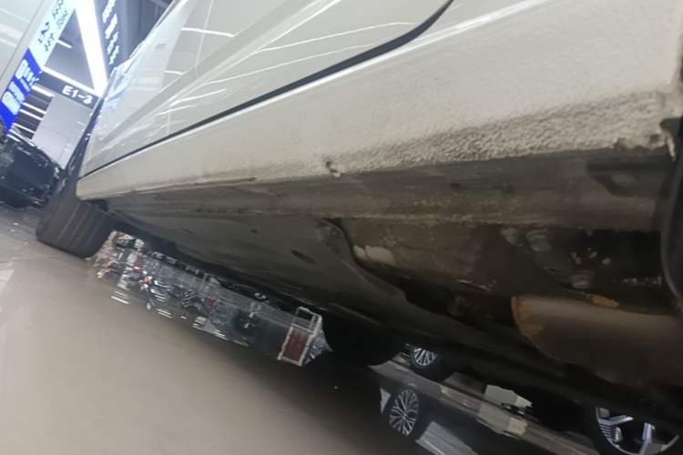 Used Volkswagen Sagitar 2023 300TSI DSG Excellence Edition Left Side Sill