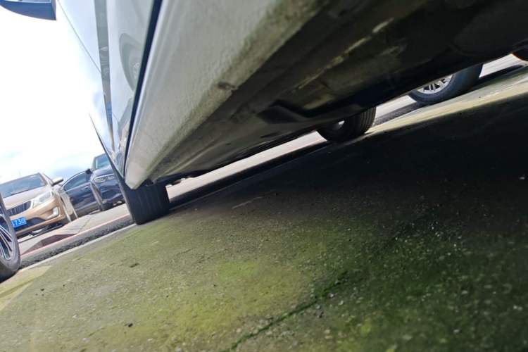 Used Volkswagen Sagitar 2023 300TSI DSG Flyover Edition Left Side Sill