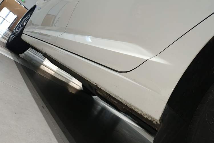 Used Volkswagen Sagitar 2023 200TSI DSG Excellence Edition Left Side Sill