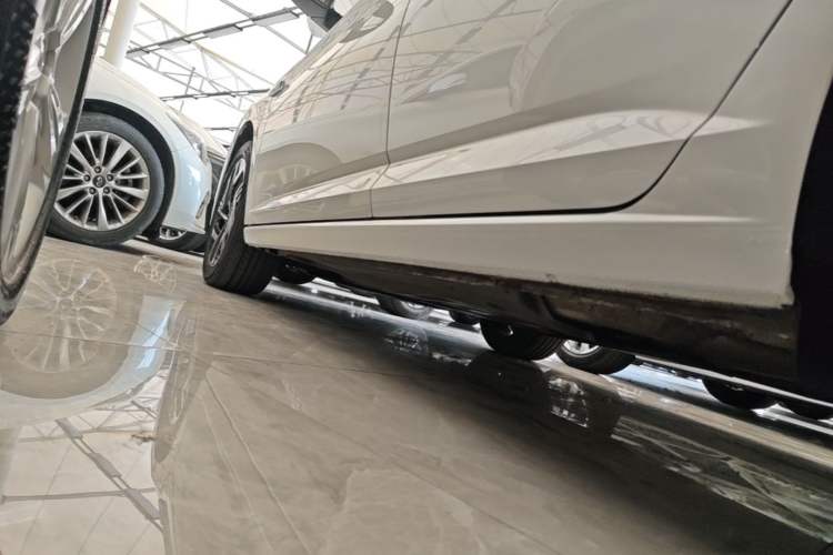Used Volkswagen Sagitar 2023 300TSI DSG Excellence Edition Left Side Sill