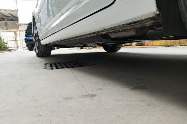 Used Volkswagen Sagitar 2023 300TSI DSG Excellence Edition Left Side Sill