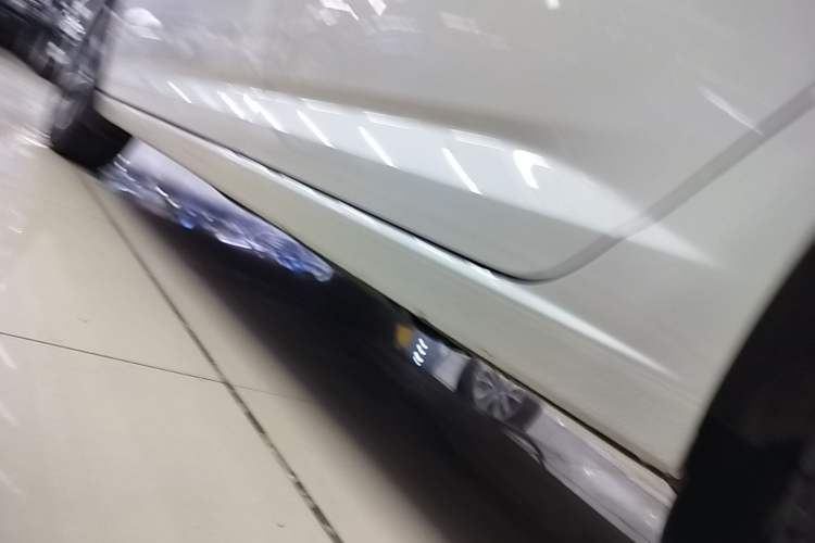 Used Volkswagen Sagitar 2023 300TSI DSG Excellence Edition Left Side Sill