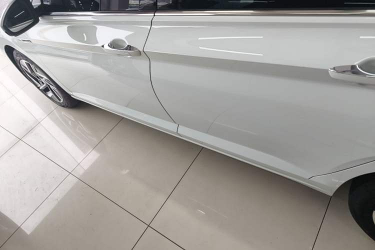 Used Volkswagen Sagitar 2023 280TSI DSG Excellence Edition Left Side Sill