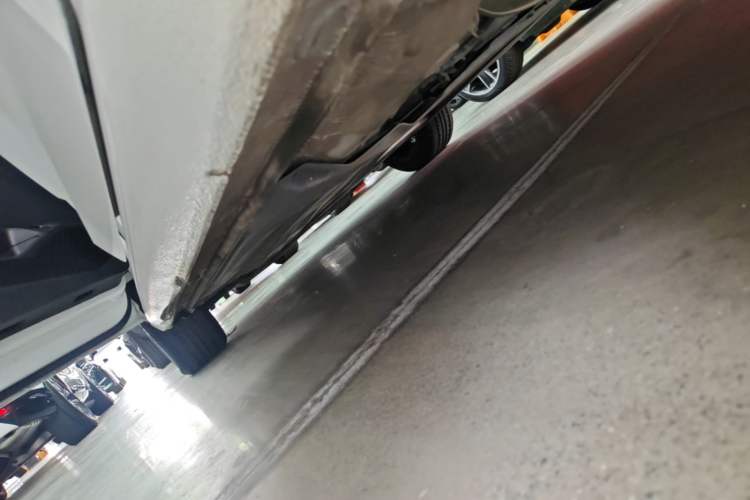 Used Volkswagen Sagitar 2023 300TSI DSG Flyover Edition Left Side Sill