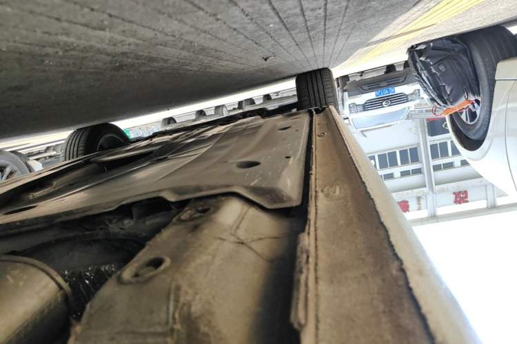 Used Volkswagen Sagitar 2023 300TSI DSG Excellence Edition Left Side Sill