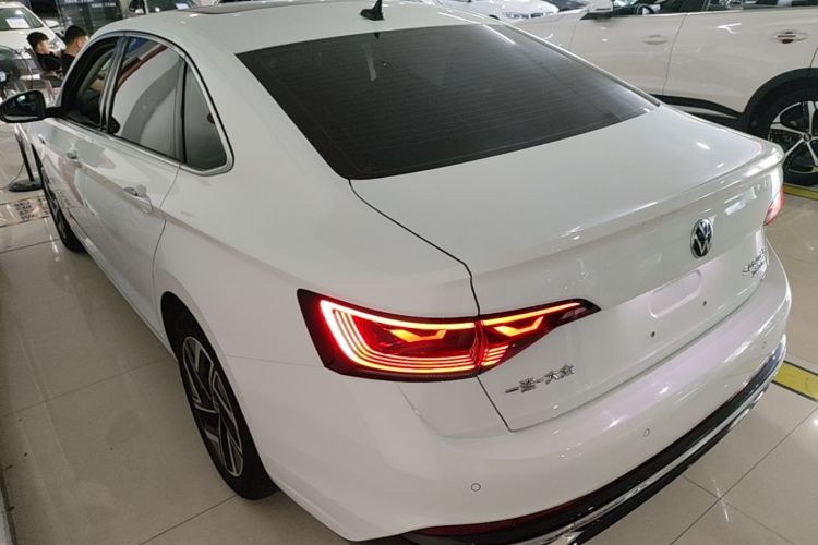 Used Volkswagen Sagitar 2023 280TSI DSG Excellence Edition Left Side Sill