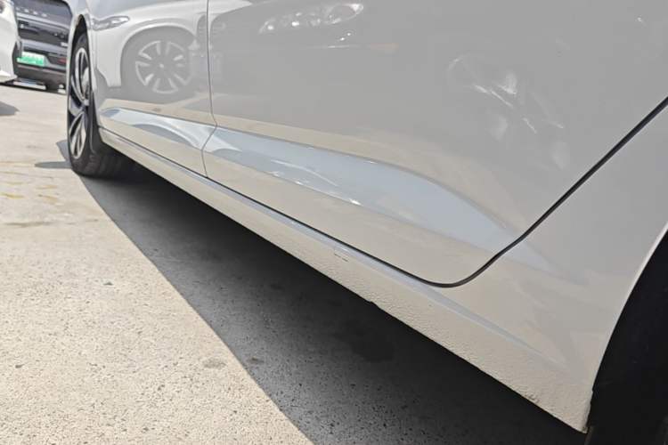 Used Volkswagen Sagitar 2023 300TSI DSG Excellence Edition Left Side Sill