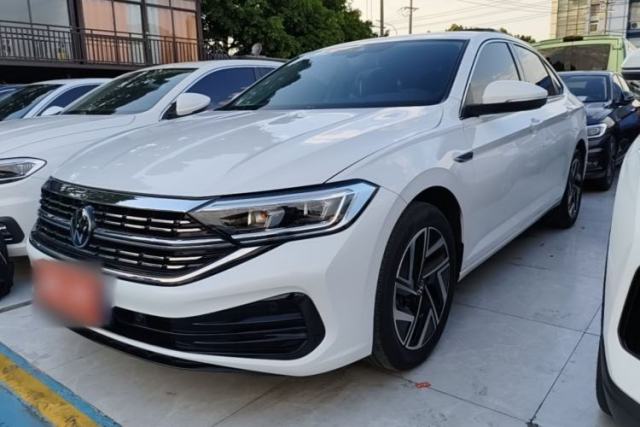 Używany Volkswagen Sagitar 2023 300TSI DSG Excellence Edition