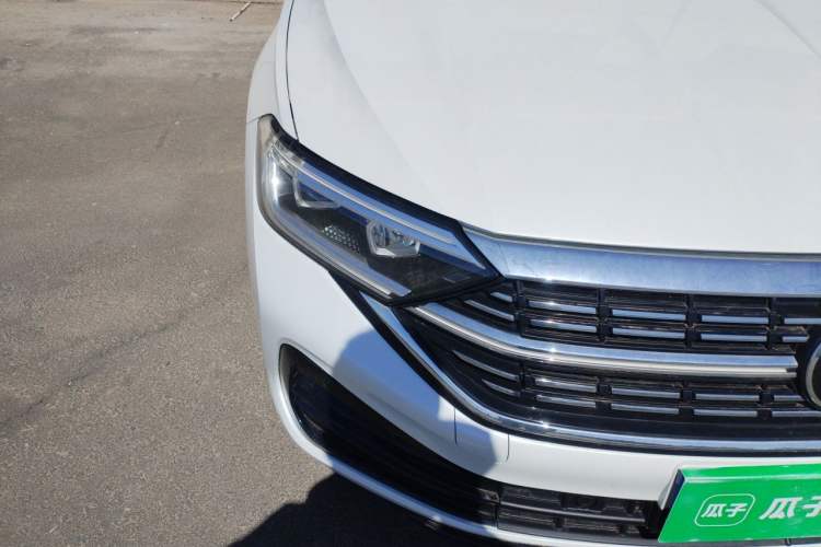 Used Volkswagen Sagitar 2023 300TSI DSG Excellence Edition Right Front Headlight