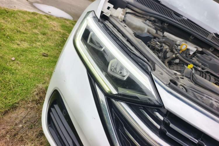 Used Volkswagen Sagitar 2023 300TSI DSG Excellence Edition Right Front Headlight
