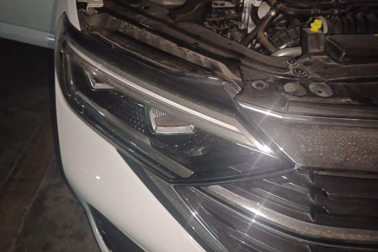 Used Volkswagen Sagitar 2023 300TSI DSG Excellence Edition Right Front Headlight