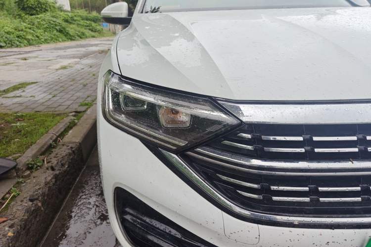 Used Volkswagen Sagitar 2023 300TSI DSG Excellence Edition Right Front Headlight