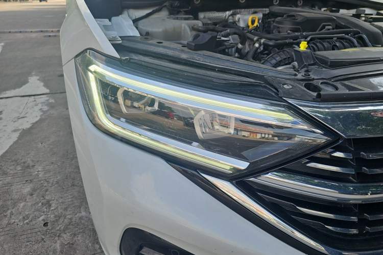 Used Volkswagen Sagitar 2023 300TSI DSG Excellence Edition Right Front Headlight