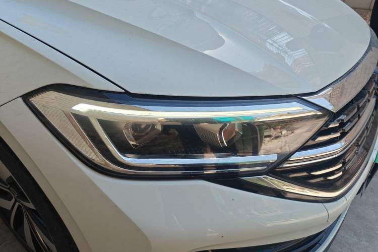 Used Volkswagen Sagitar 2023 300TSI DSG Excellence Edition Right Front Headlight