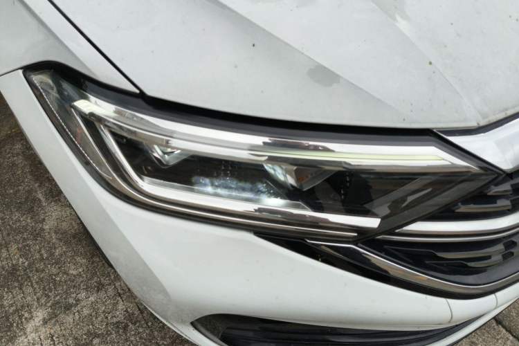 Used Volkswagen Sagitar 2023 300TSI DSG Excellence Edition Right Front Headlight