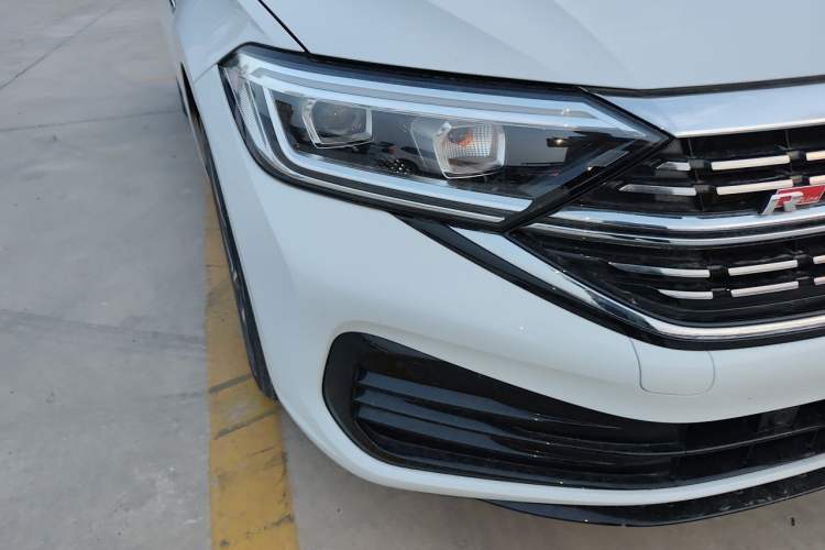 Used Volkswagen Sagitar 2023 300TSI DSG Excellence Edition Right Front Headlight