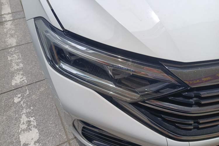 Used Volkswagen Sagitar 2023 300TSI DSG Excellence Edition Right Front Headlight