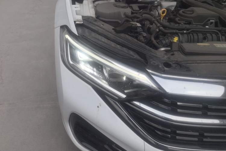 Used Volkswagen Sagitar 2023 300TSI DSG Excellence Edition Right Front Headlight