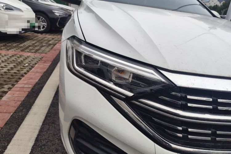 Used Volkswagen Sagitar 2023 300TSI DSG Excellence Edition Right Front Headlight