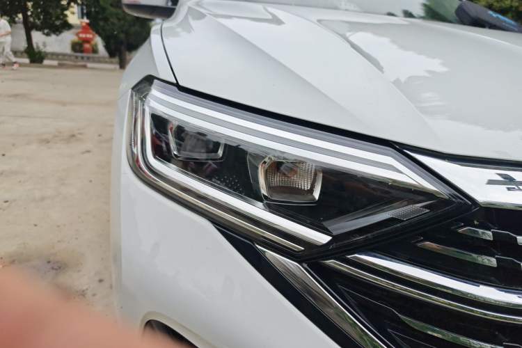Used Volkswagen Sagitar 2023 300TSI DSG Excellence Edition Right Front Headlight