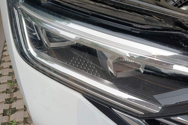 Used Volkswagen Sagitar 2023 300TSI DSG Excellence Edition Right Front Headlight