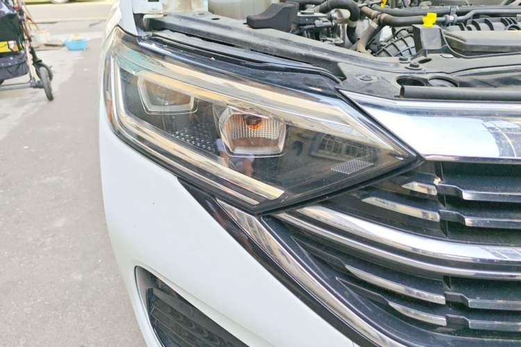 Used Volkswagen Sagitar 2023 300TSI DSG Excellence Edition Right Front Headlight