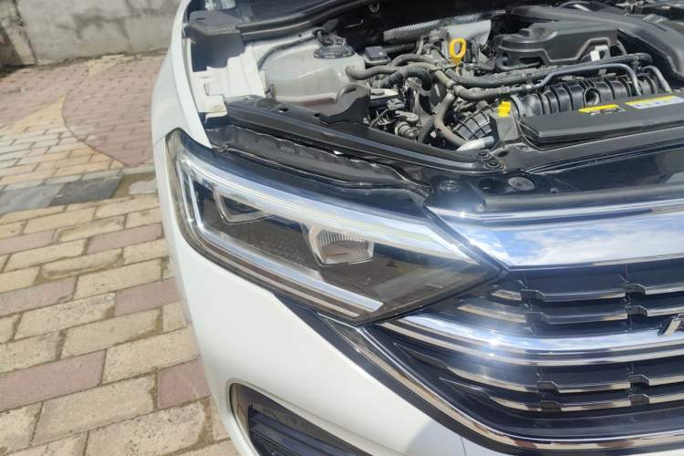 Used Volkswagen Sagitar 2023 300TSI DSG Excellence Edition Right Front Headlight