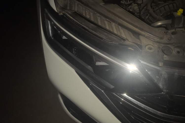 Used Volkswagen Sagitar 2023 300TSI DSG Excellence Edition Right Front Headlight