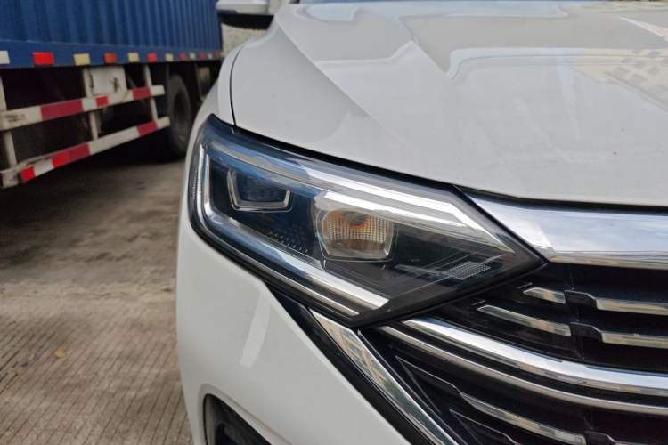 Used Volkswagen Sagitar 2023 300TSI DSG Excellence Edition Right Front Headlight