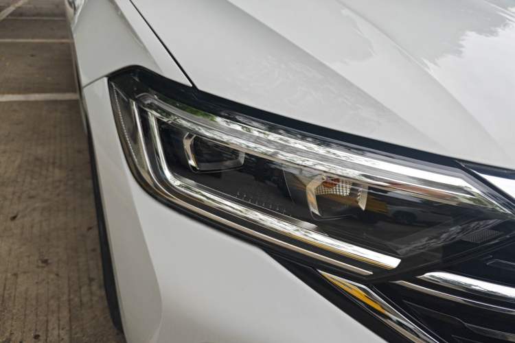 Used Volkswagen Sagitar 2023 280TSI DSG Beyond Lite Edition Right Front Headlight