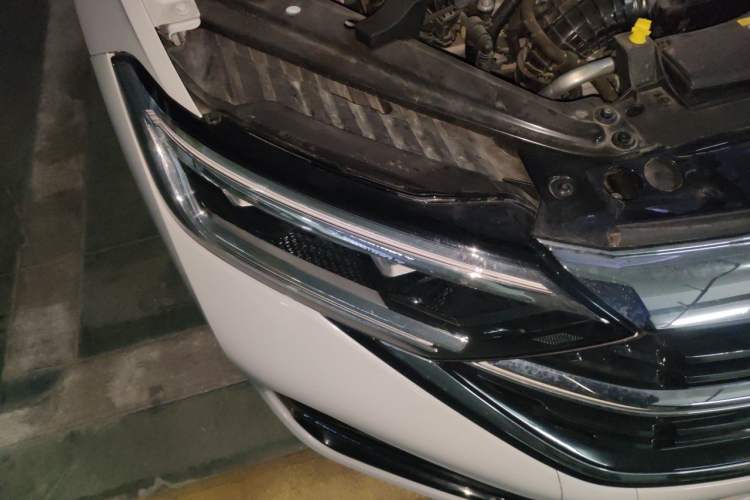 Used Volkswagen Sagitar 2023 300TSI DSG Excellence Edition Right Front Headlight