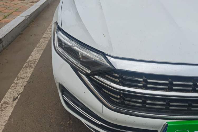 Used Volkswagen Sagitar 2023 300TSI DSG Excellence Edition Right Front Headlight